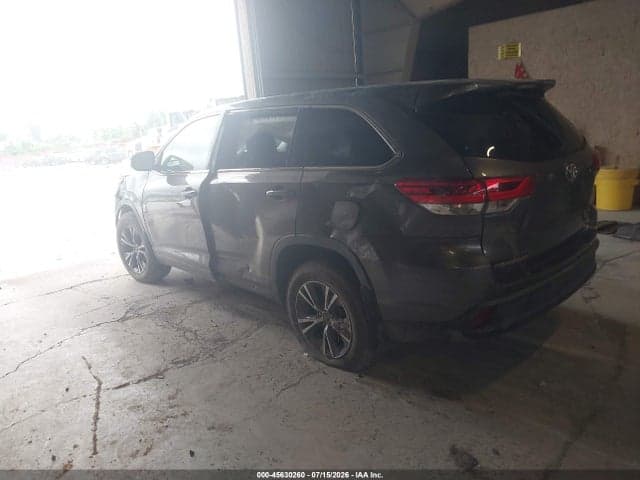 2018 TOYOTA HIGHLANDER LE 3