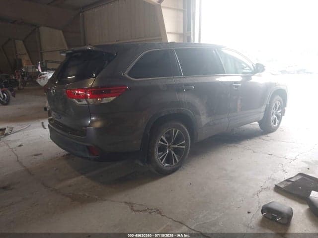 2018 TOYOTA HIGHLANDER LE 4