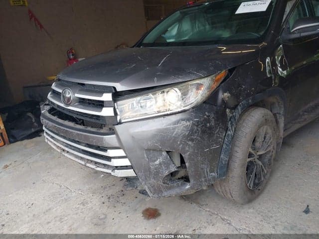 2018 TOYOTA HIGHLANDER LE 6