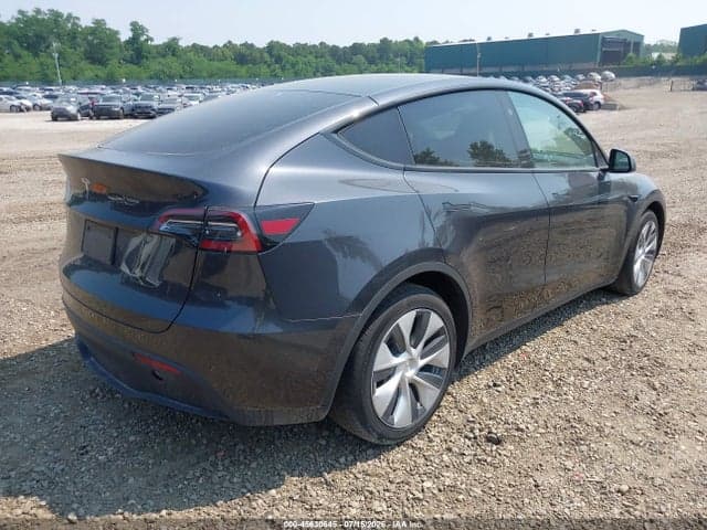 2024 TESLA MODEL Y 4