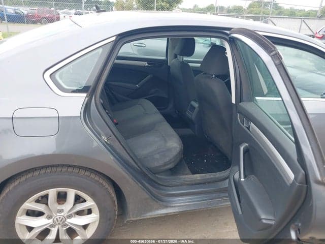 2017 VOLKSWAGEN PASSAT 1.8T S 8