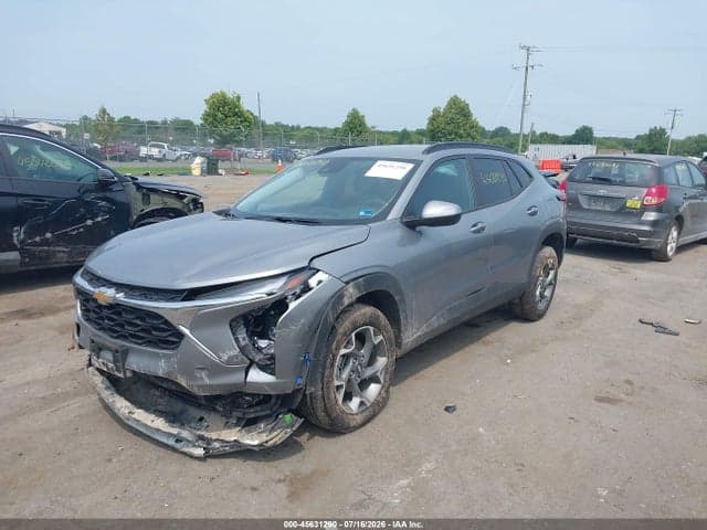 2025 CHEVROLET TRAX FWD LT 2
