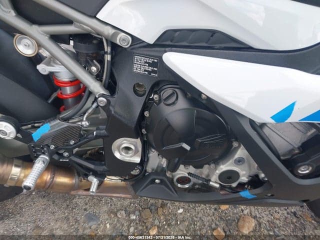 2025 BMW S 1000 RR 8