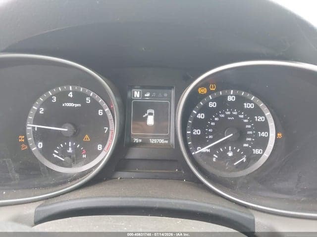 2017 HYUNDAI SANTA FE SE 7