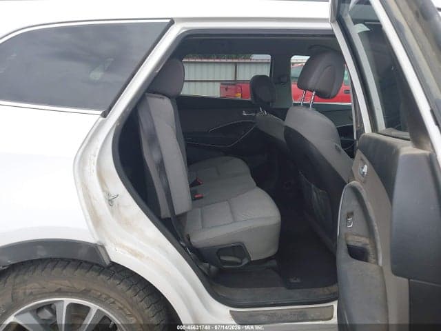 2017 HYUNDAI SANTA FE SE 8