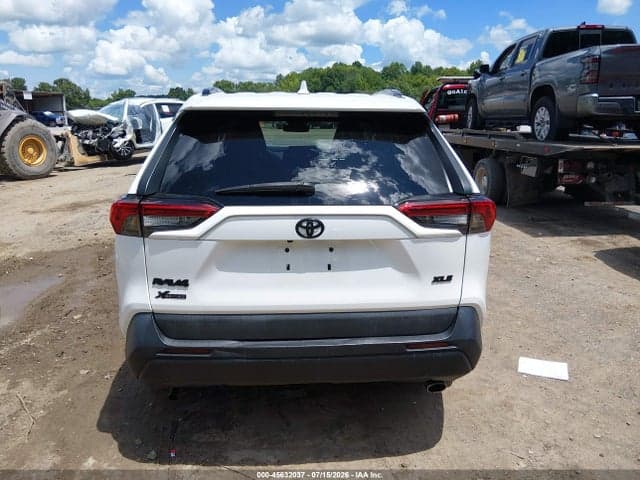 2021 TOYOTA RAV4 XLE 16