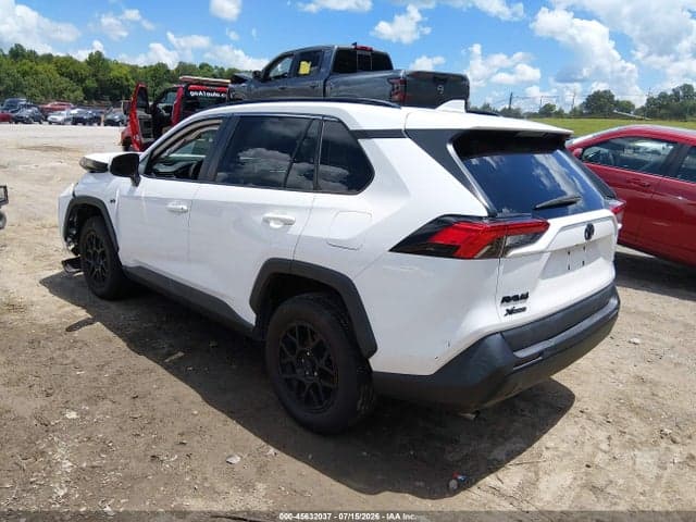 2021 TOYOTA RAV4 XLE 3