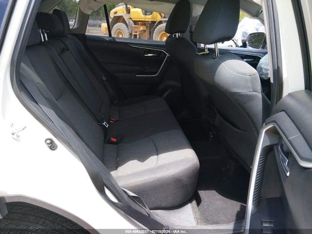 2021 TOYOTA RAV4 XLE 8