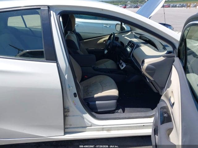 2017 TOYOTA PRIUS TWO 5