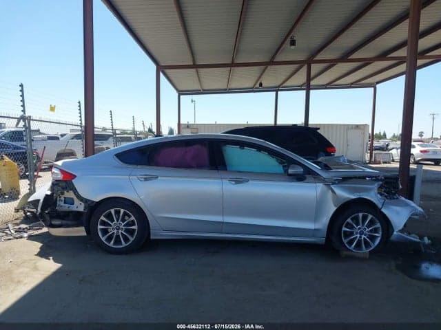 2017 FORD FUSION SE 13