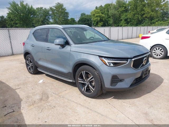 2023 VOLVO XC40 B5 CORE