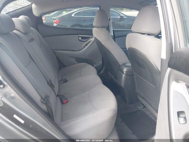 2016 HYUNDAI ELANTRA SE 8