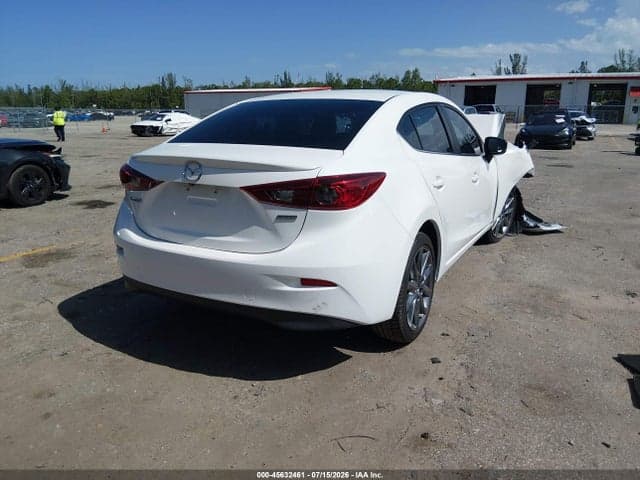2018 MAZDA MAZDA3 TOURING 4