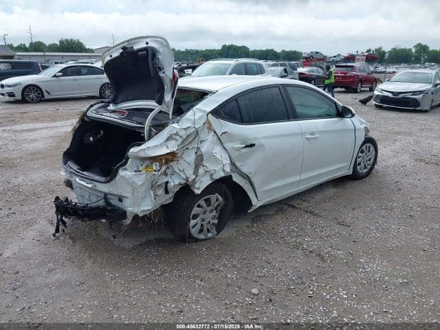 2019 HYUNDAI ELANTRA SE 4