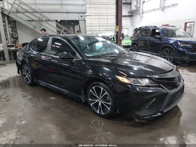 2018 TOYOTA CAMRY SE