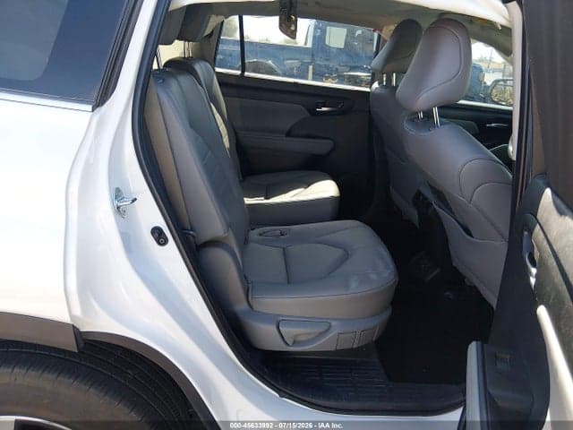 2025 TOYOTA HIGHLANDER XLE 8