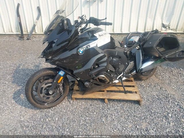 2022 BMW K1600 B 2