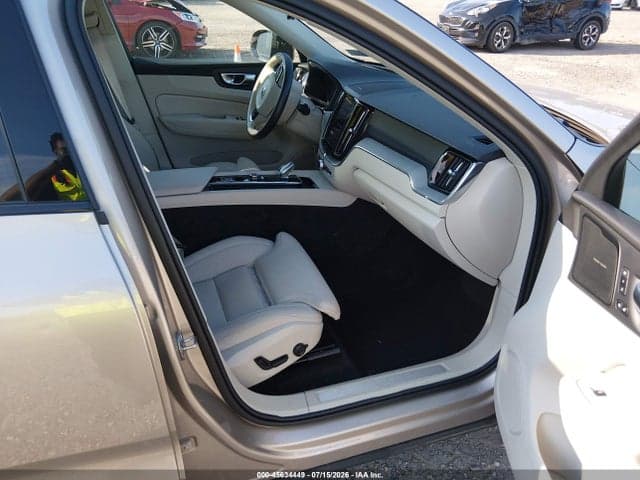 2025 VOLVO XC60 B5 ULTRA 5