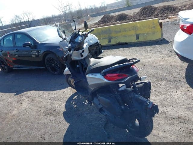 2022 PIAGGIO BV 400 3