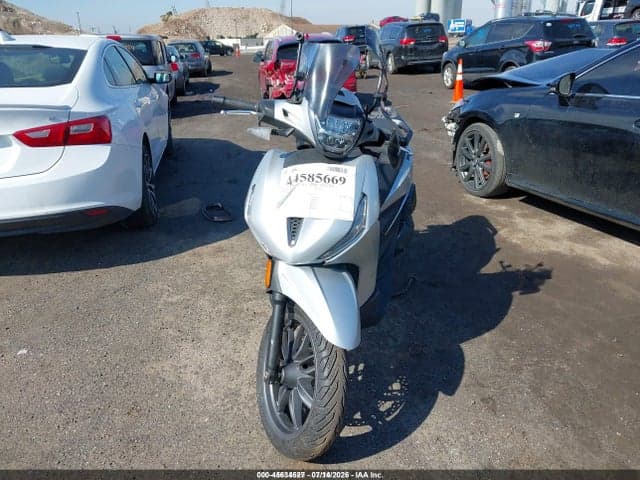 2022 PIAGGIO BV 400 5