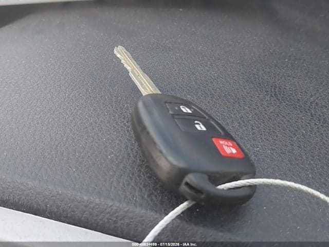 2017 TOYOTA RAV4 LE 11