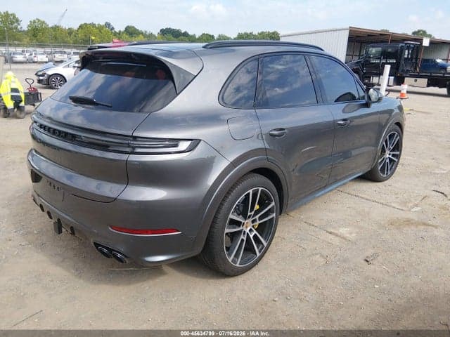 2025 PORSCHE CAYENNE GTS 4