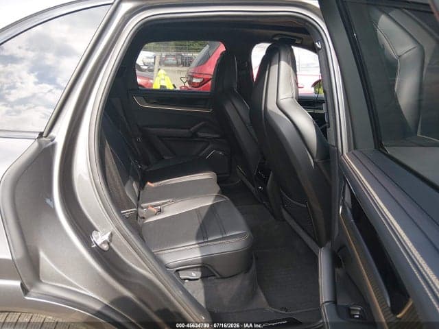 2025 PORSCHE CAYENNE GTS 8
