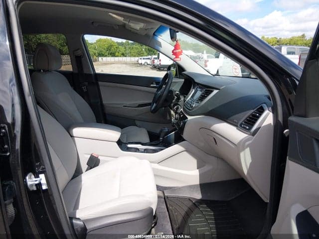 2018 HYUNDAI TUCSON SE 5