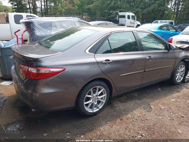 2017 TOYOTA CAMRY SE 4