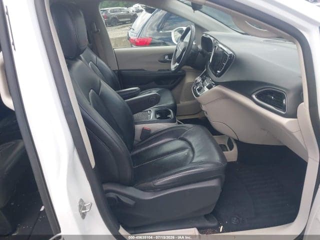 2022 CHRYSLER PACIFICA TOURING L 5