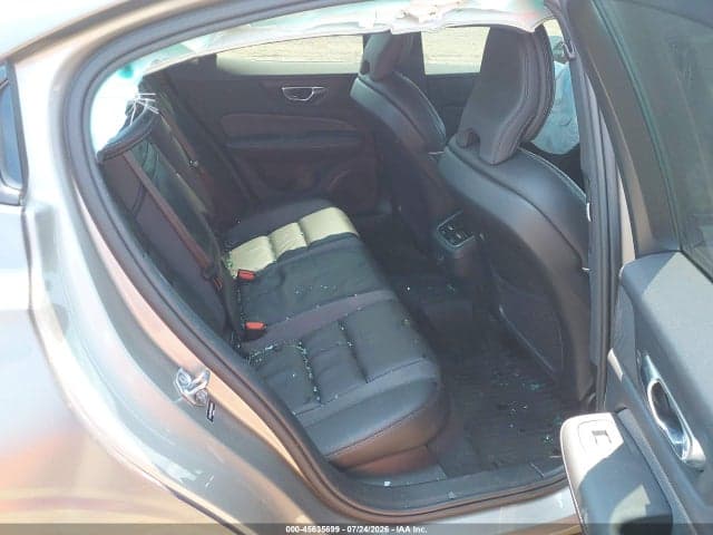 2021 VOLVO S60T5MOMENTUMAWD 8