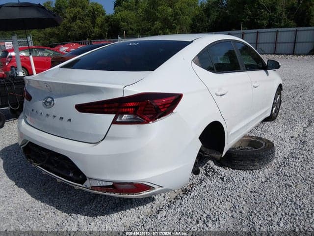2019 HYUNDAI ELANTRA SE 4