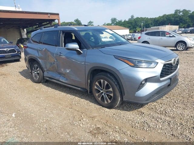 2022 TOYOTA HIGHLANDER XLE