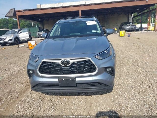 2022 TOYOTA HIGHLANDER XLE 12