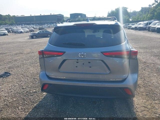 2022 TOYOTA HIGHLANDER XLE 16