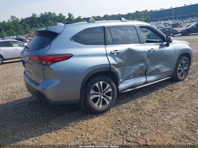 2022 TOYOTA HIGHLANDER XLE 4