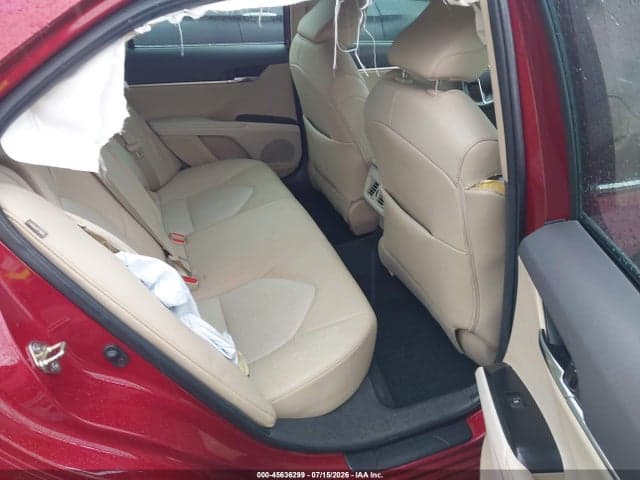2020 TOYOTA CAMRY XLE 8