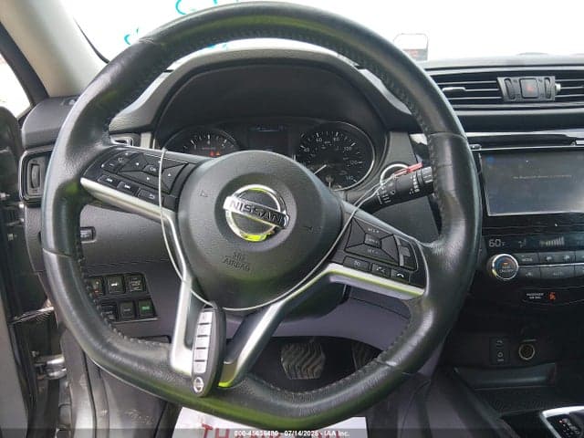 2017 NISSAN ROGUE SV 11