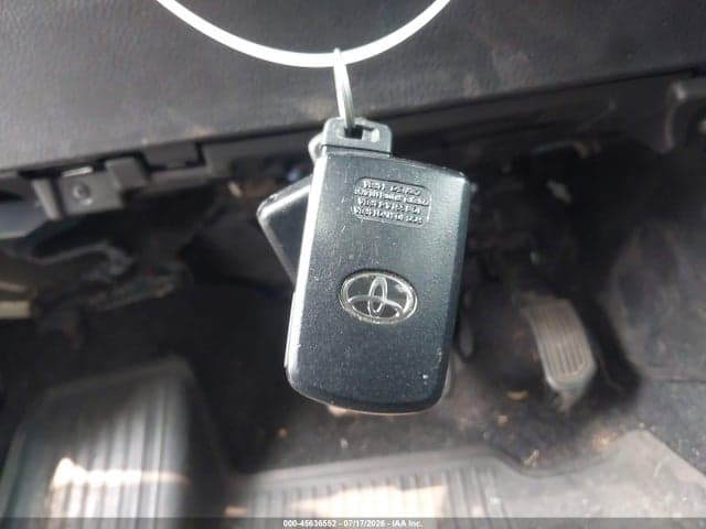 2017 TOYOTA RAV4 XLE 11