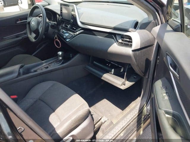 2021 TOYOTA C-HR LE 5