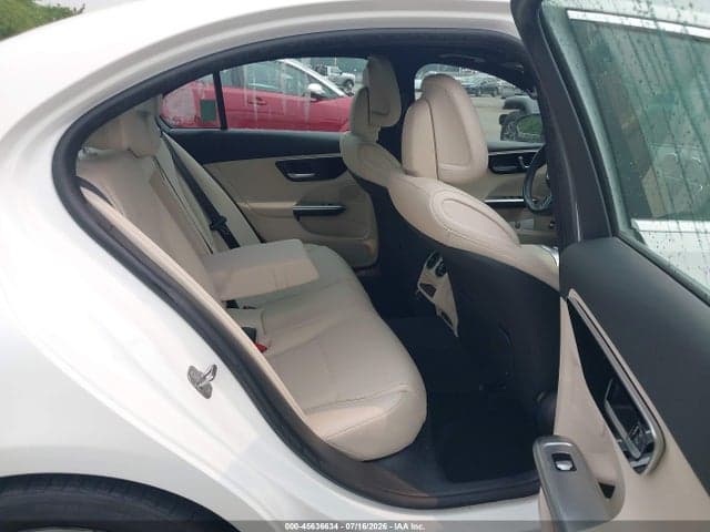 2024 MERCEDES-BENZ C 300 8