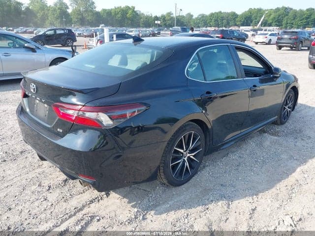 2022 TOYOTA CAMRY SE 4