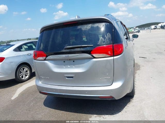 2017 CHRYSLER PACIFICA LIMITED 17
