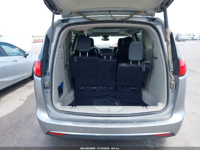 2017 CHRYSLER PACIFICA LIMITED 18