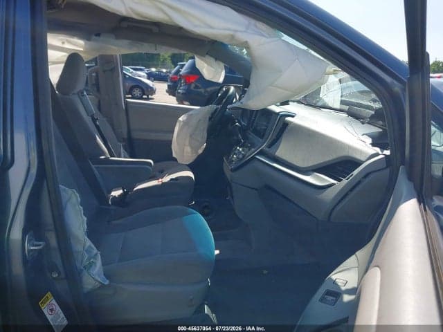 2017 TOYOTA SIENNA L 7 PASSENGER 5