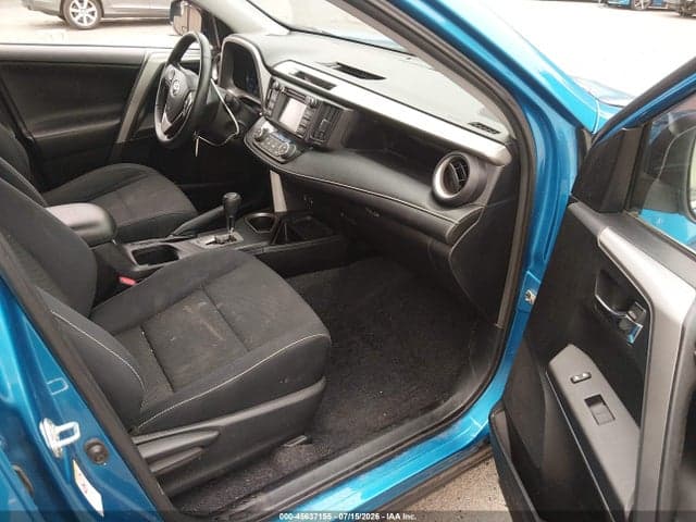 2017 TOYOTA RAV4 XLE 5