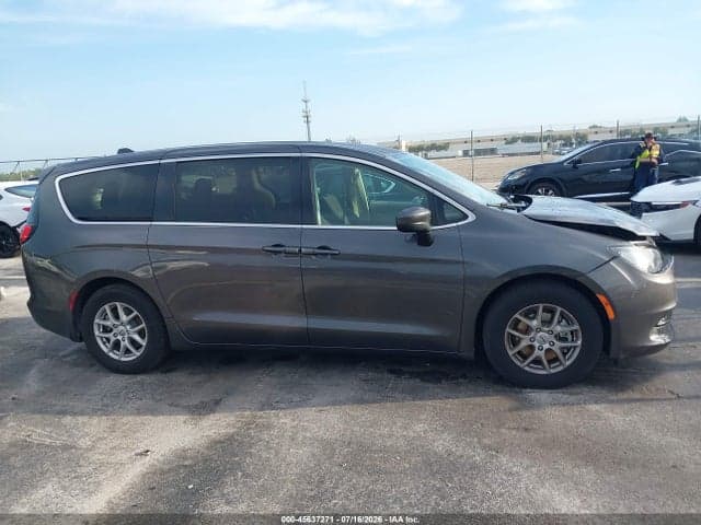2022 CHRYSLER VOYAGER LX 12