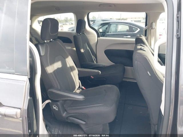 2022 CHRYSLER VOYAGER LX 8