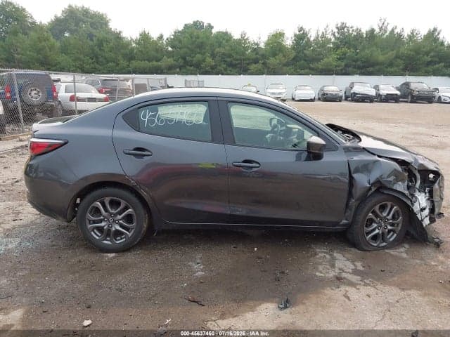 2019 TOYOTA YARIS LE 14