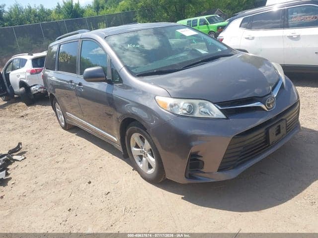 2018 TOYOTA SIENNA LE 8 PASSENGER - 1